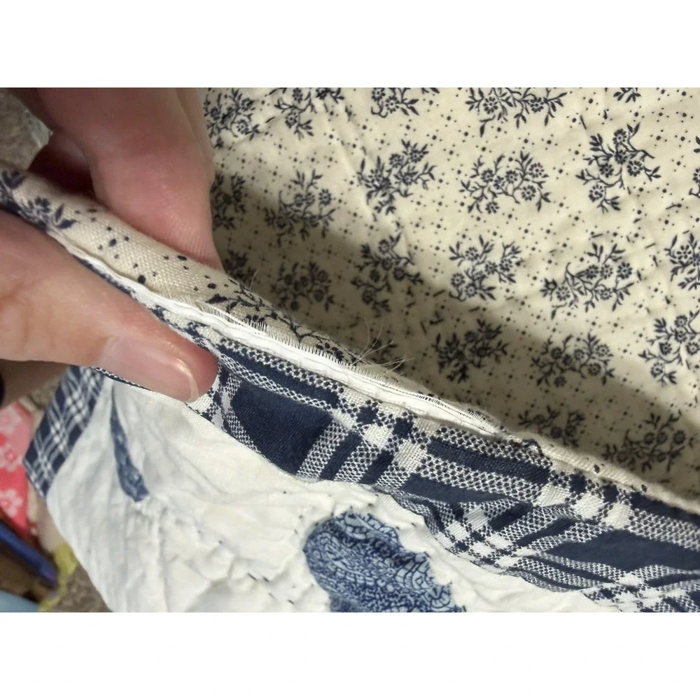 Vintage Quilt Queen Size 92 x 98 Embroidered Leaf, Country Pattern Cottagecore